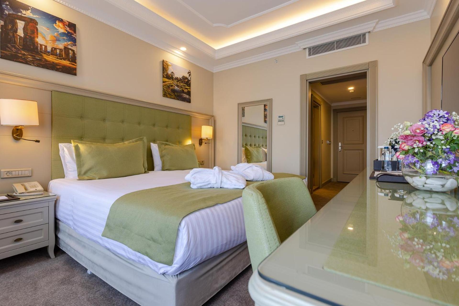 Divan Suites Batoemi Buitenkant foto