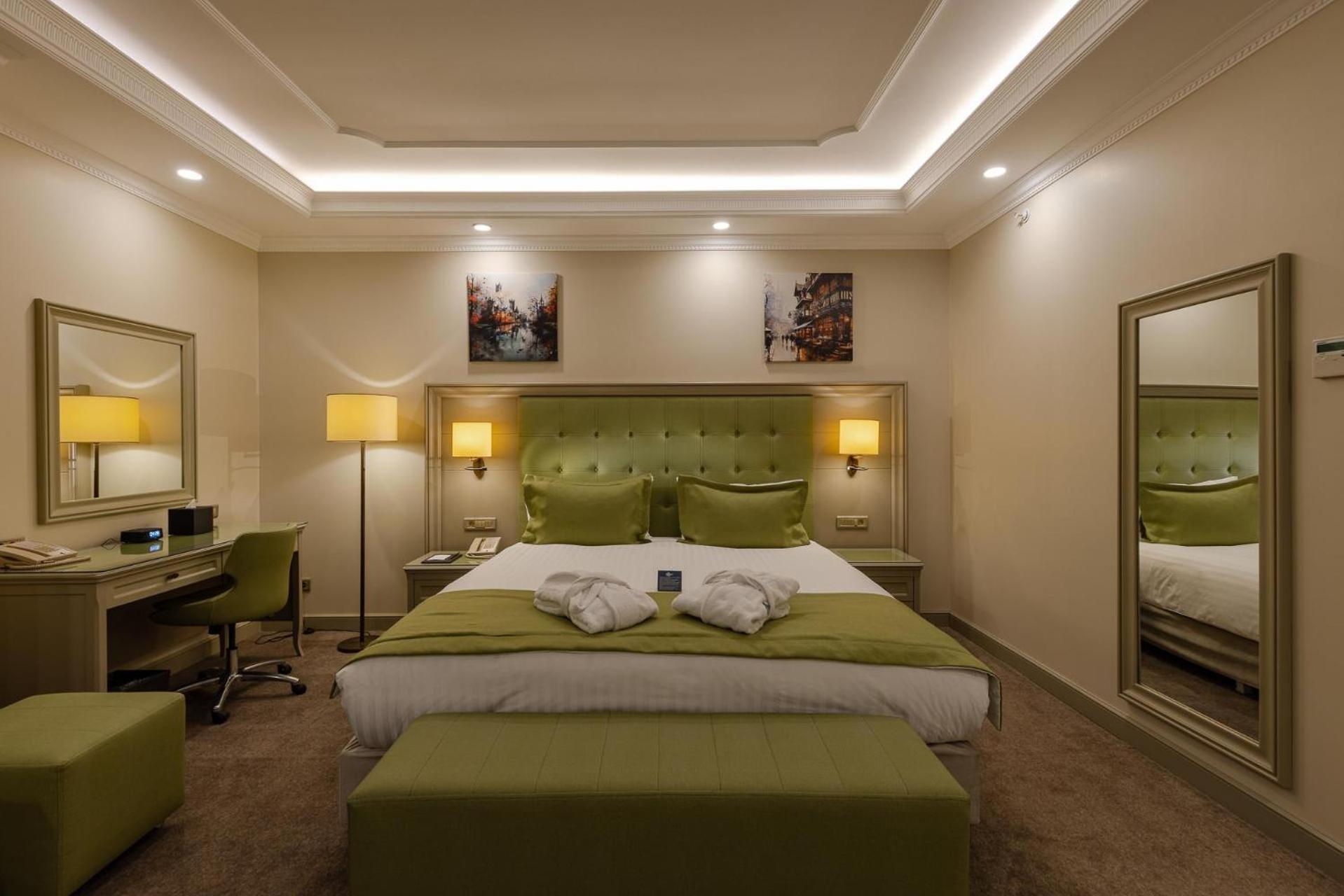 Divan Suites Batoemi Buitenkant foto