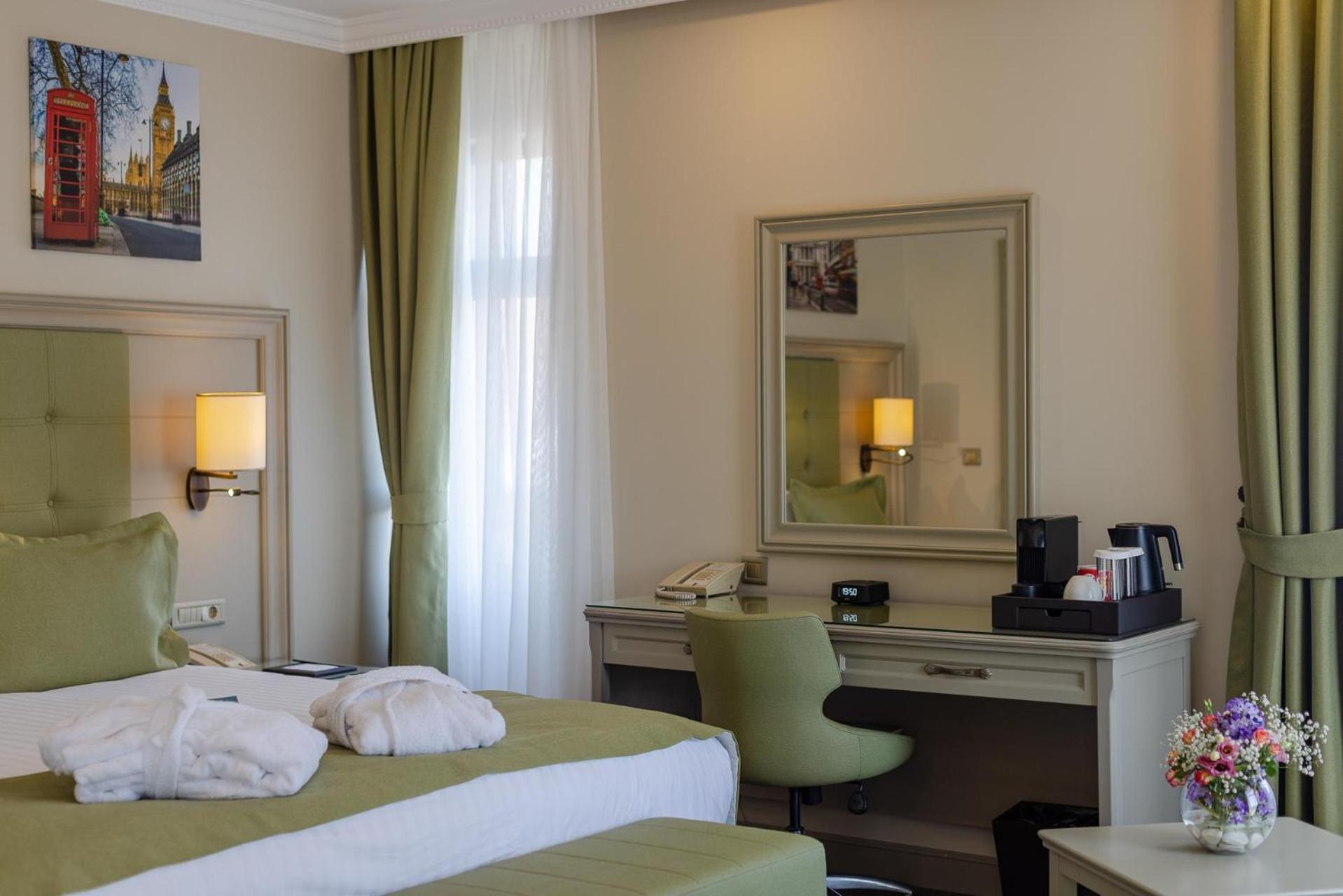 Divan Suites Batoemi Buitenkant foto