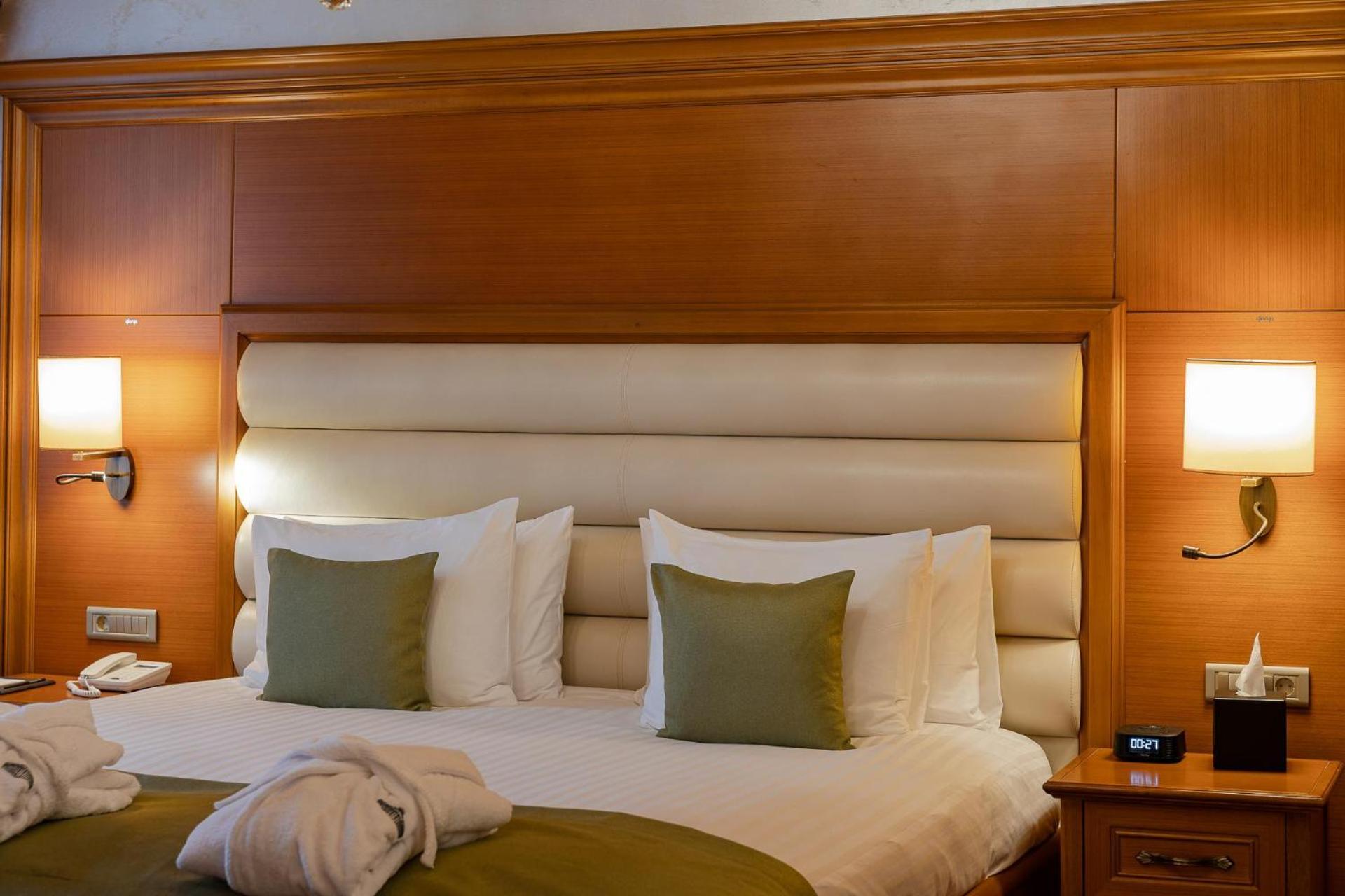 Divan Suites Batoemi Buitenkant foto