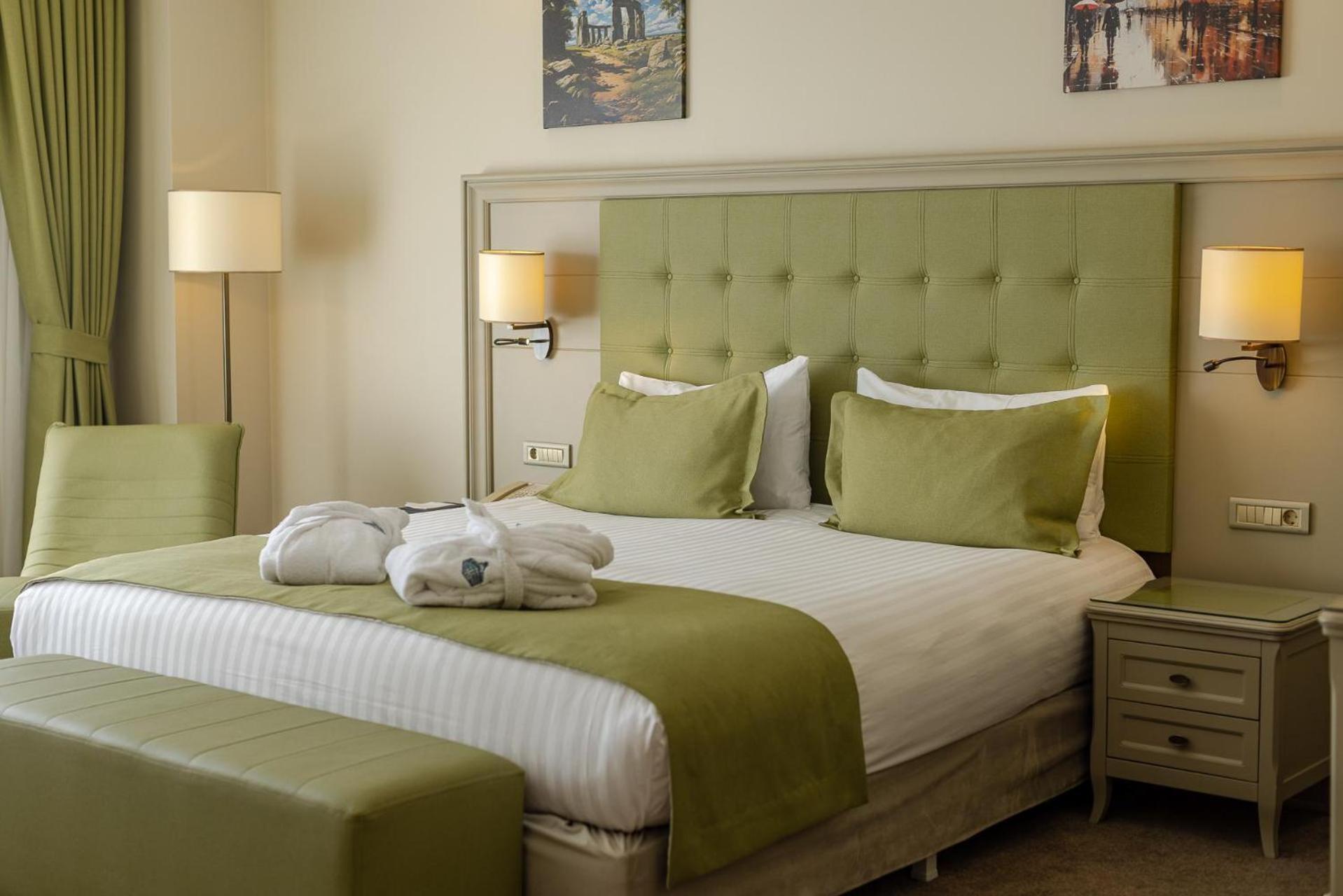 Divan Suites Batoemi Buitenkant foto