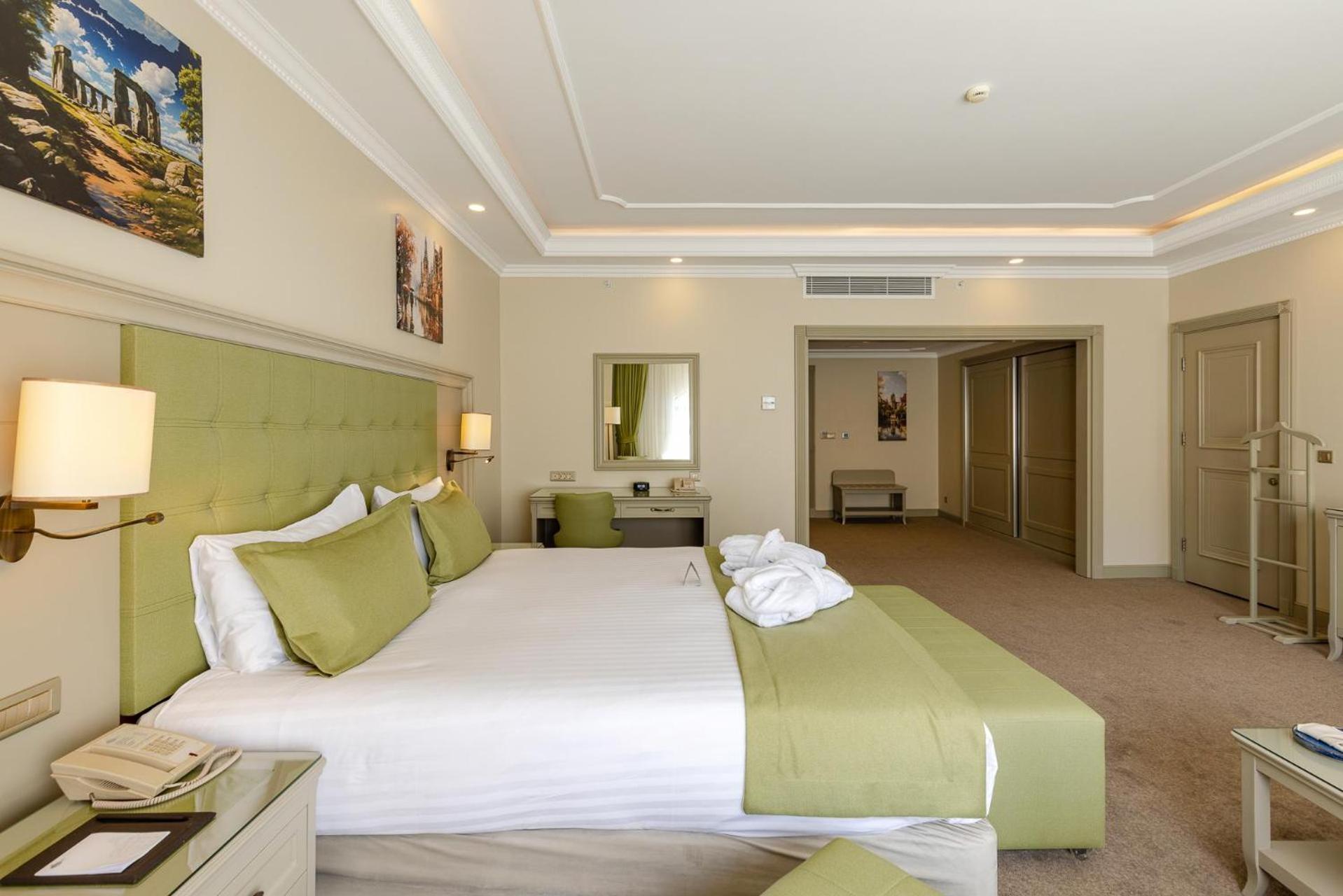 Divan Suites Batoemi Buitenkant foto