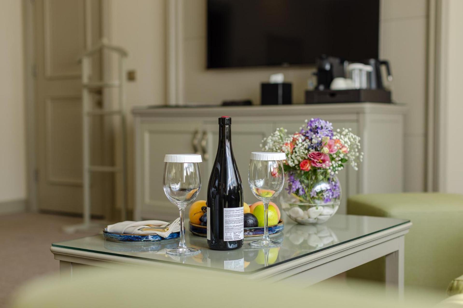 Divan Suites Batoemi Buitenkant foto