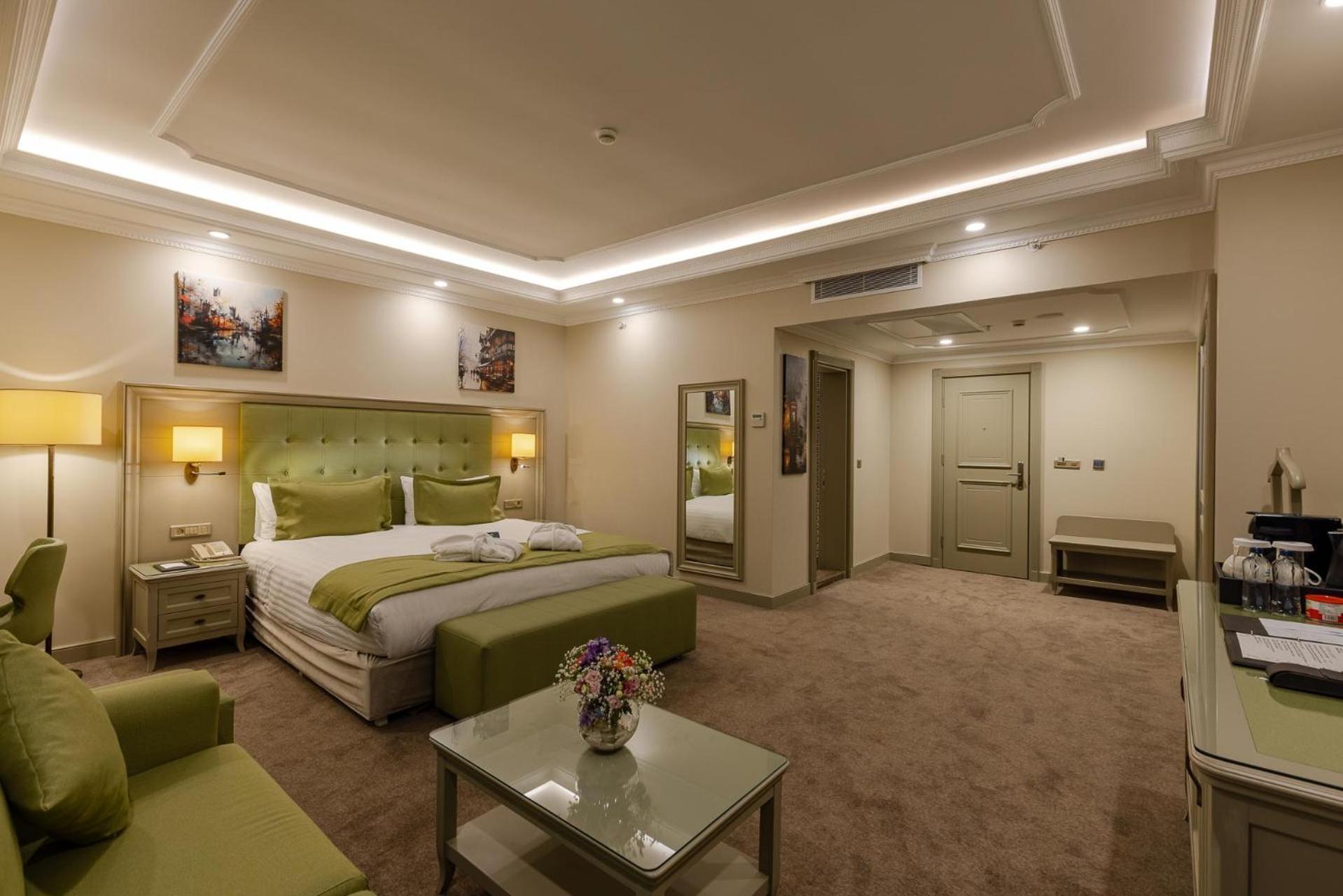 Divan Suites Batoemi Buitenkant foto