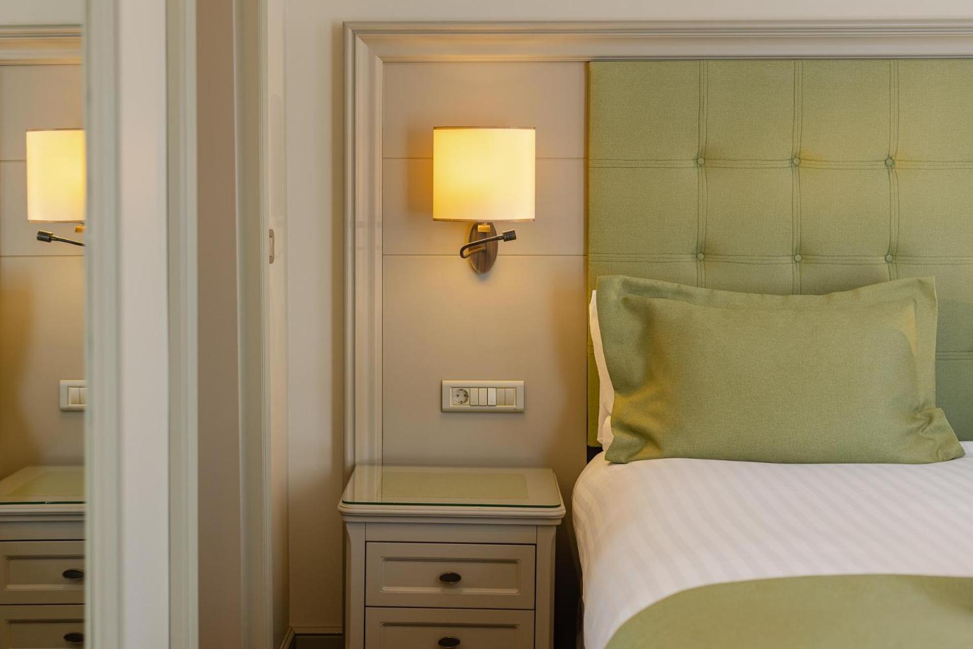 Divan Suites Batoemi Buitenkant foto