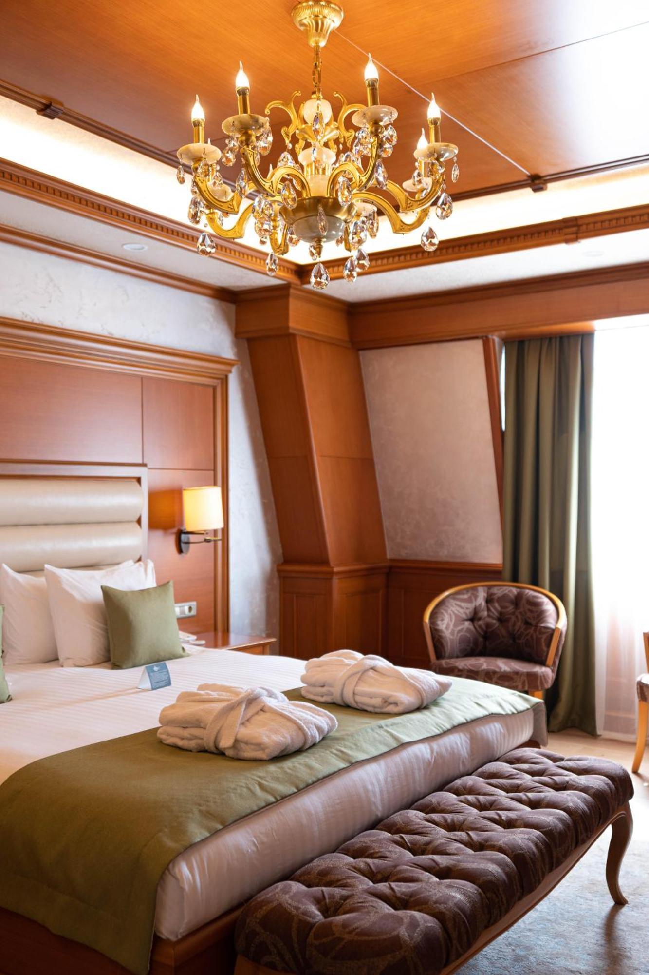 Divan Suites Batoemi Buitenkant foto