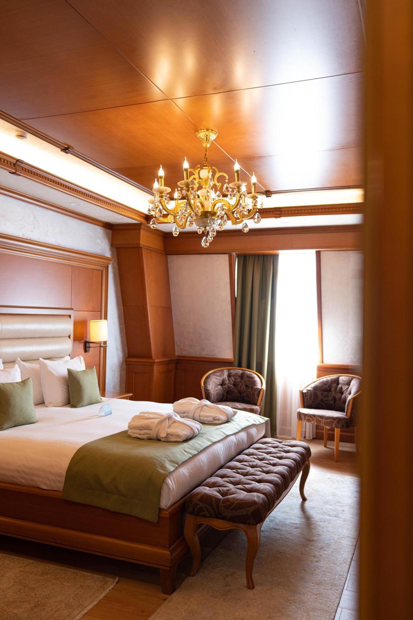 Divan Suites Batoemi Buitenkant foto