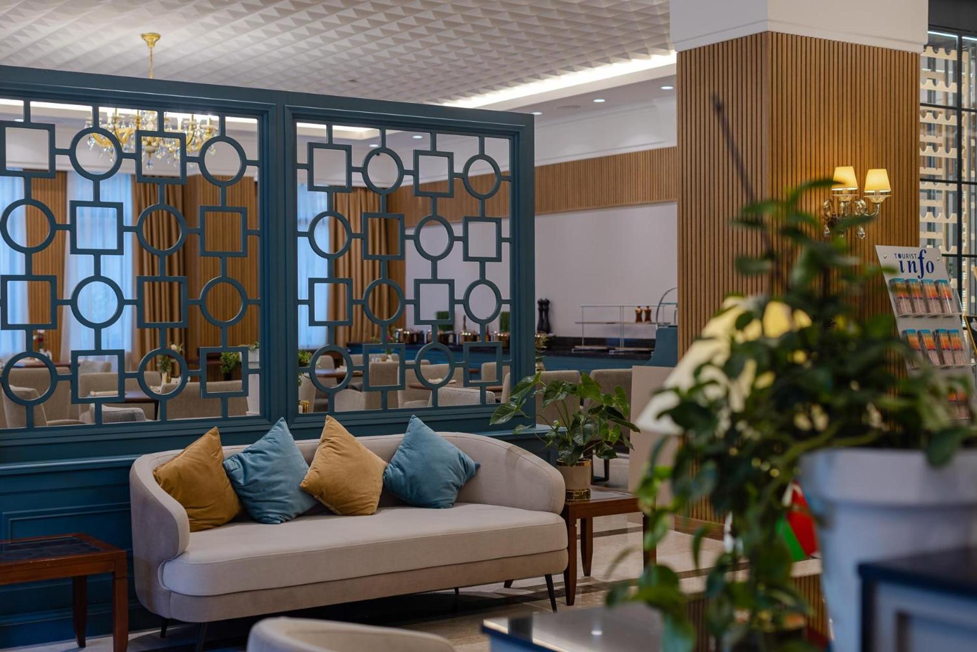 Divan Suites Batoemi Buitenkant foto
