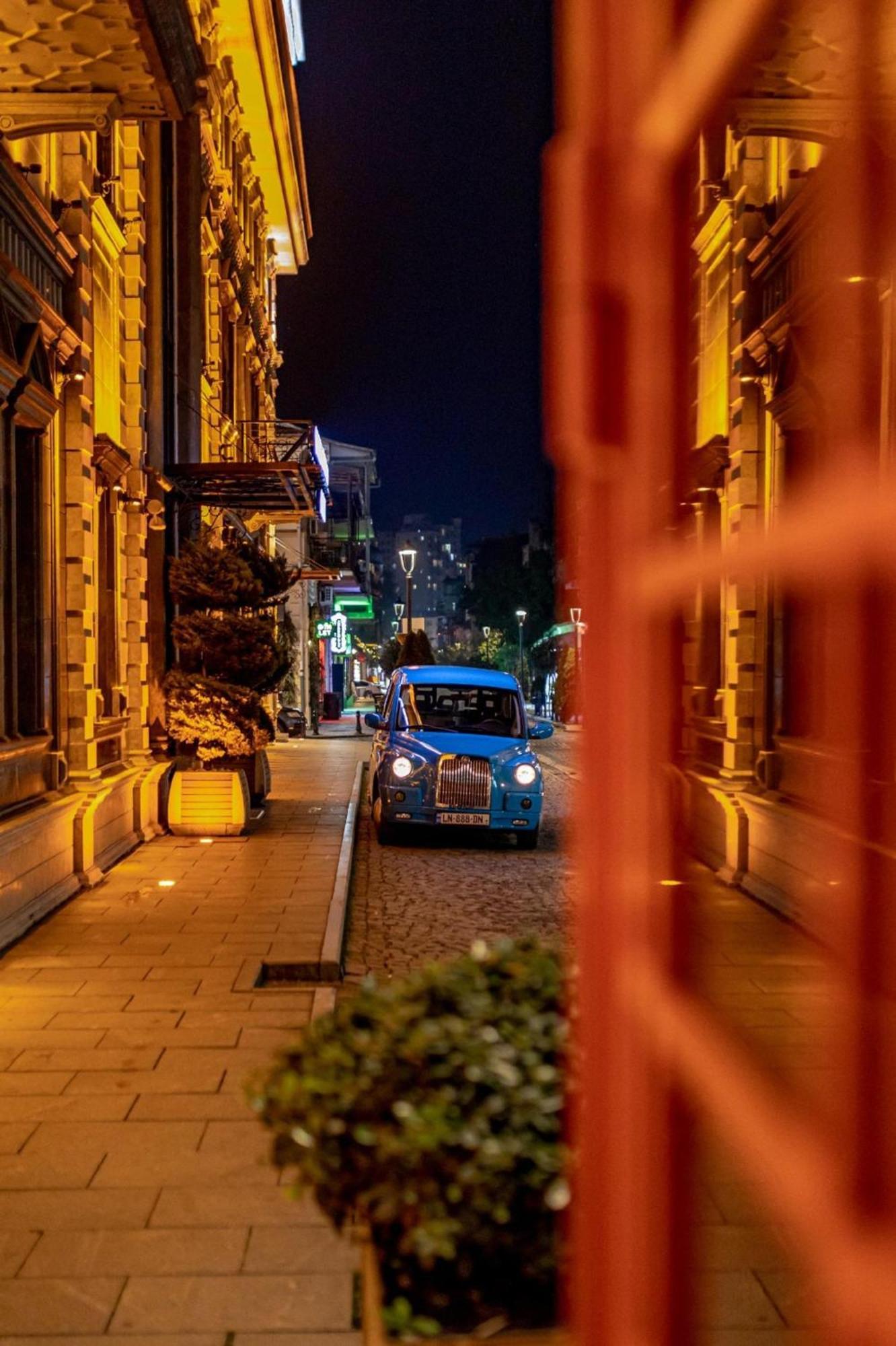 Divan Suites Batoemi Buitenkant foto