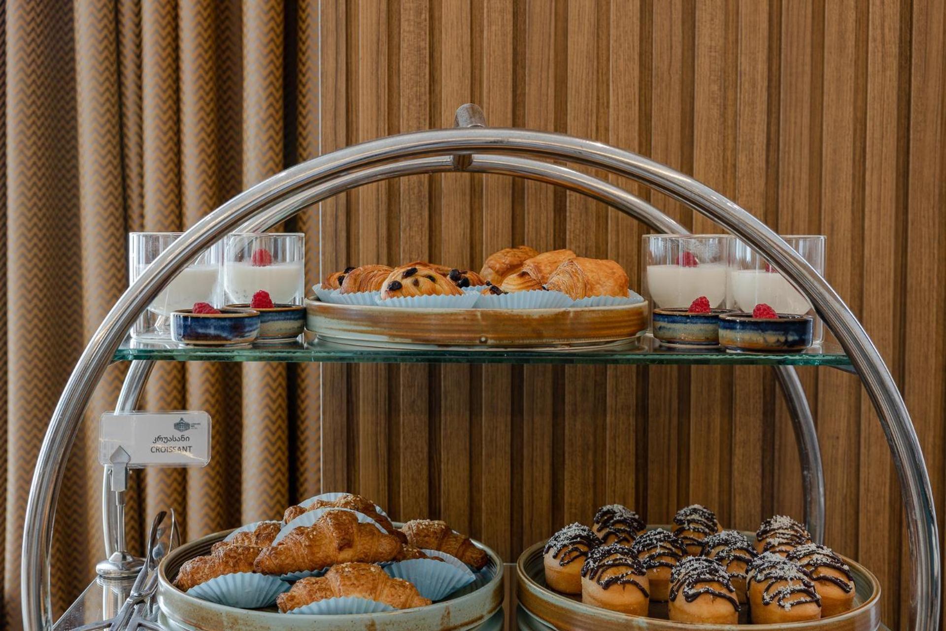 Divan Suites Batoemi Buitenkant foto