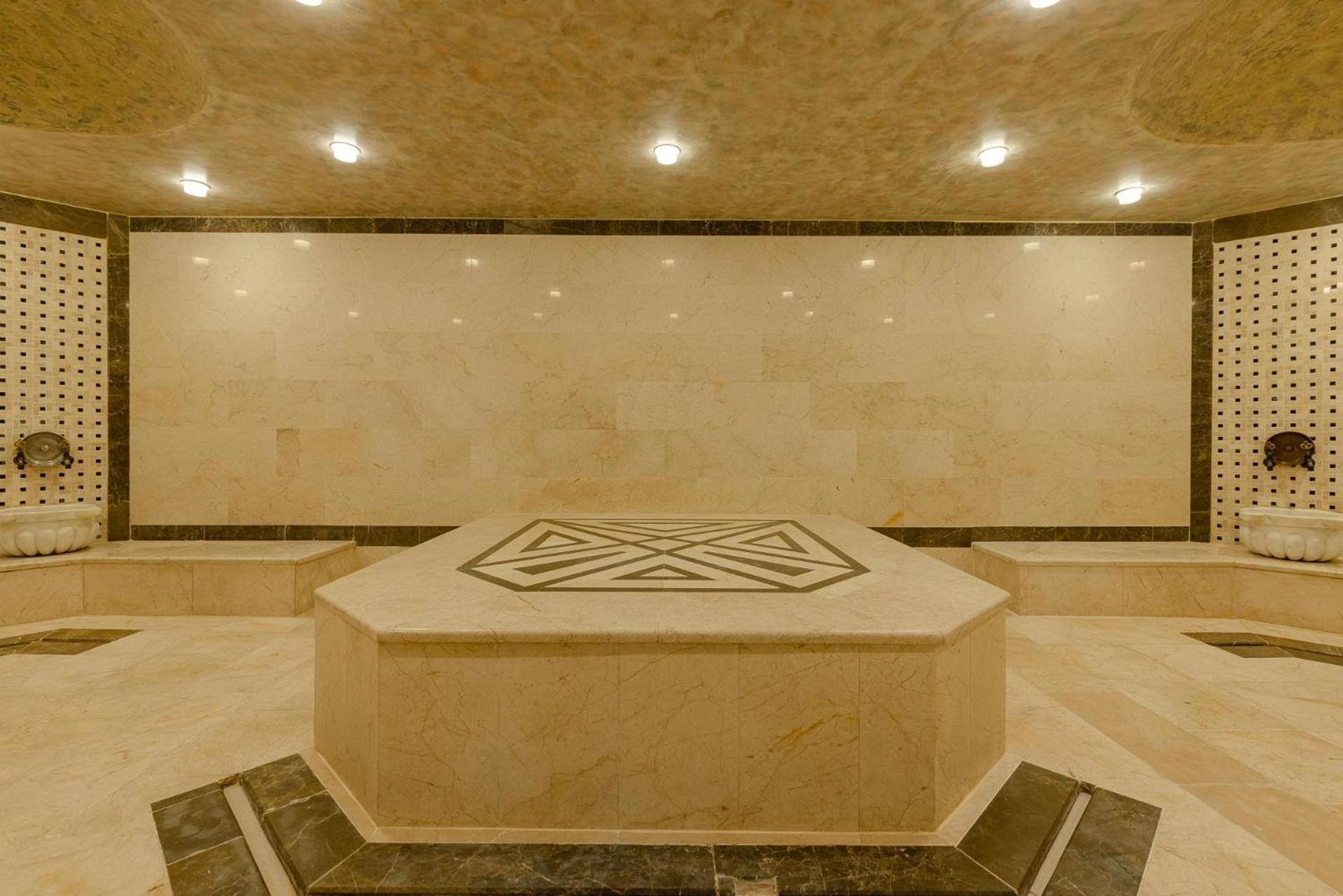 Divan Suites Batoemi Buitenkant foto